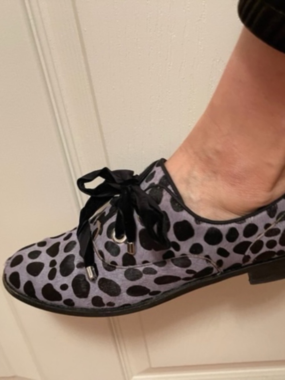 Blue fur loafers with black dots and velvet tie